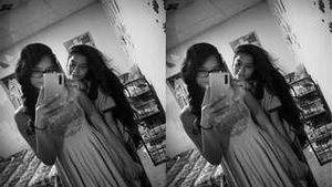 Indian babe flaunts her breasts and pussy in a naughty video