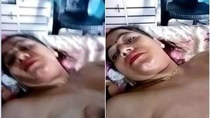 Desi bhabhi satisfies her lover with naughty selfies