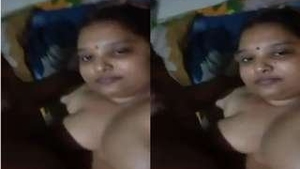 Desi bhabhi shaves her pussy and gets fucked