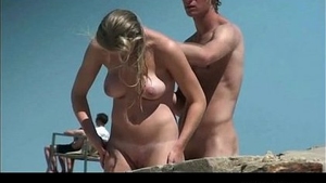 TheSandfly takes us on a beach adventure with Itsmee Karennudist
