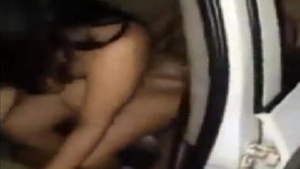 Mumbai couple enjoys steamy sex in car