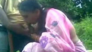 Indian aunt performs oral sex in public park
