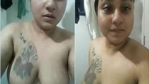 Busty Indian babe captures her naked body in selfies