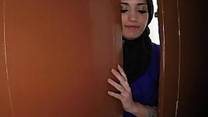 American tourist wants arab pussy