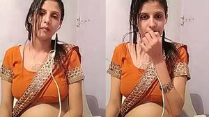 Live video of cutie bhabi showing off her belly button after shower
