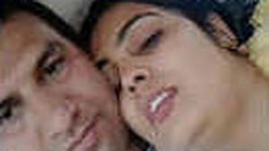 Sexy Pakistani duo engages in car erotica