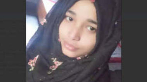 Bangladeshi babe enjoys giving blowjobs at night