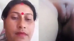 Bhabhi flaunts her body in front of the camera