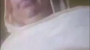 Pakistani MILF performs for camera