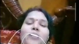 Aroused Indian bhabhi pleasures herself