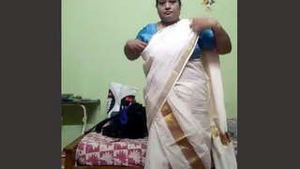 Mallu Tia's sexy outfit in aunty-themed video