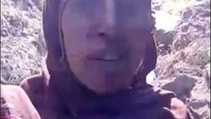 Mature Pakistani aunty enjoys outdoor sex with lover