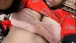 Indian village matron stimulates herself intimately