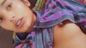 Indian babe's steamy selfie videos