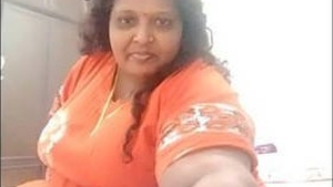 Fatty Desi aunty flaunts her big boobs and pussy