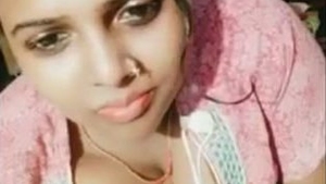 Hoot N Beauty Wife: A Sultry Video of a Stunning Woman