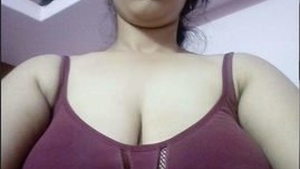 Bhabi from South India poses nude in explicit selfie