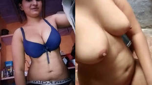 Desi girl flaunts her body in a seductive selfie for her lover