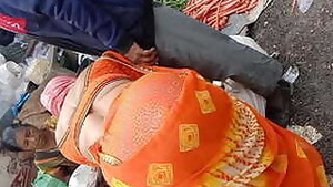 Desi gujju aunty big ass in orange Saree