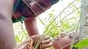 Trapping desi girl fucking outdoor MMS