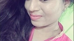 Horny Marathi bhabhi flaunts her huge breasts