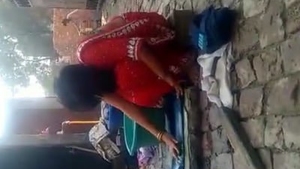 Indian housewife gets paid for sex with milkman