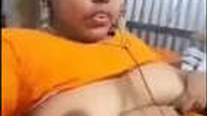 Pakhi's pussy gets licked and fingered by a desi bhabi