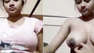 Cute Indian babe makes sex fans see her saggy boobs via webcam