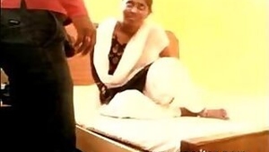 Tamil Bhabhi enjoying hot action in a really sexy vid