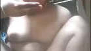 Desi housewife pleasures herself on camera