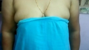 Aunty with big boobs in Telugu MMS movies