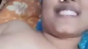 Bhabhi's sexy face and hard fingers in finger action video