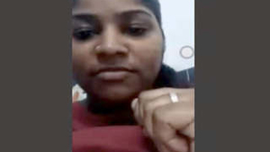 Tamil girl pleasures herself on video call