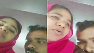 Dude seduces cute Desi auntie to have hot XXX for amateur camera