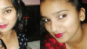 Indian housewife performs a XXX show of her sex appealing hooters