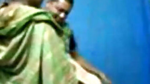 Desi aunty fucking her lover in photo studio