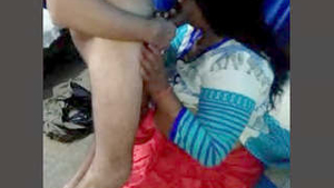 Desi bhabhi gives a sensual handjob and blowjob