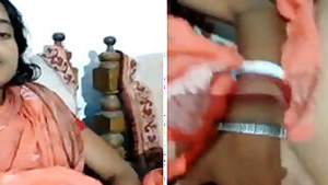 Desi whore gives pleasure to her sex twat with own fingers