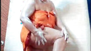 Famous Desi Bhabhi Bathing