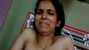 Sexy Aunty From Delhi Feels Scared Of Man?s Cum