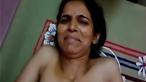 Sexy Aunty From Delhi Feels Scared Of Man?s Cum
