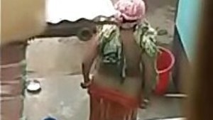 Bootylicious desi aunty takes bath in the village on XXX spy video