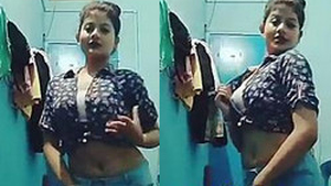 Instagram model flaunts her curvy body in a tie-dye shirt