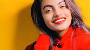 Watch Indian hottie Han in MMS video