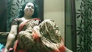 Indian hot bhabhi alone at home! You must masterbate while watch her!