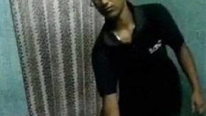 Watch a man pleasure himself in an Indian massage parlor