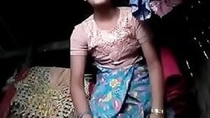 Sexy Village Ladki Exposing Pussy