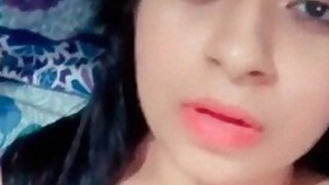 Super horny desi girl Keerthi full nude fingering MMS