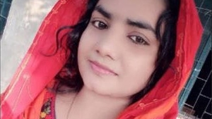 Indian beauty reveals her curves in a sensual bath