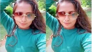 Sri Lankan babe flaunts her boobs and pussy at a tango performance